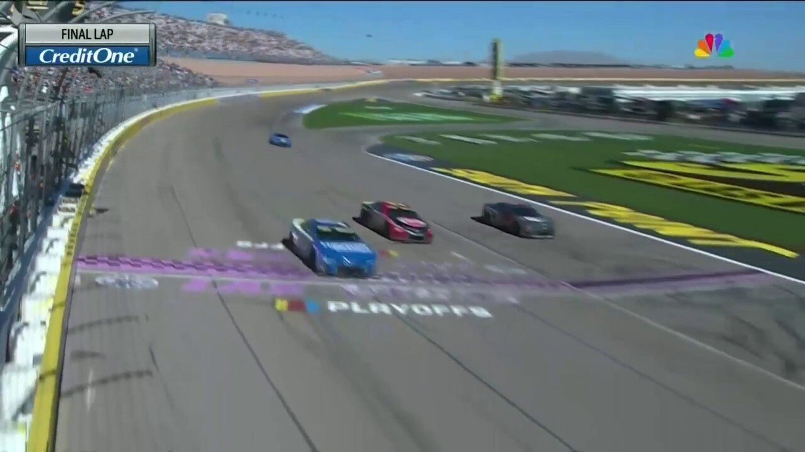 Kyle Larson takes the checkered flag to make it to the Championship 4